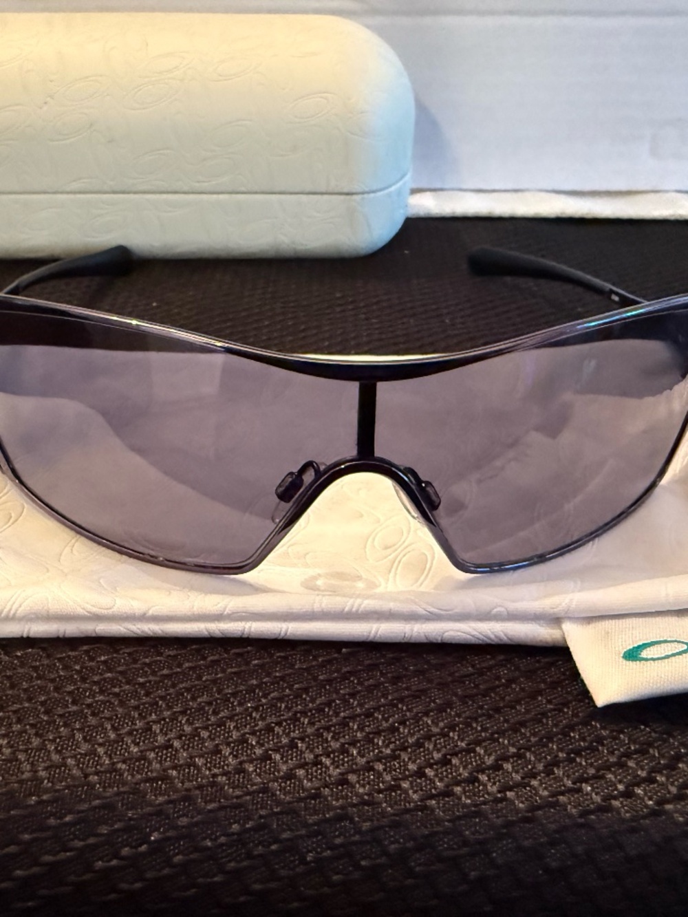 Oakley Vintage 05-661 Polished Purple Sunglasses & Brown Gradient Lenses